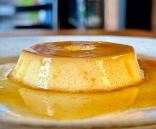 Pudim com calda de caramelo